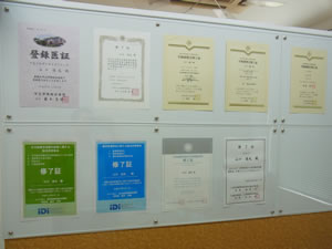 �e��F���